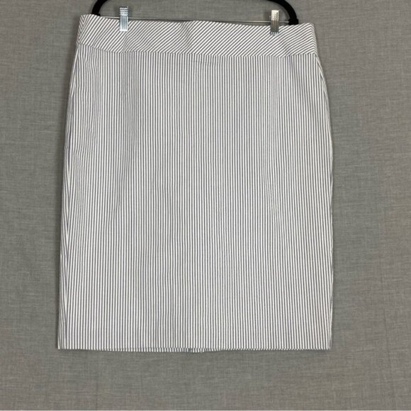 Lord & Taylor Skirt Knee Length Striped Seersucker Sz 16 Back Slit Lined - Picture 1 of 9